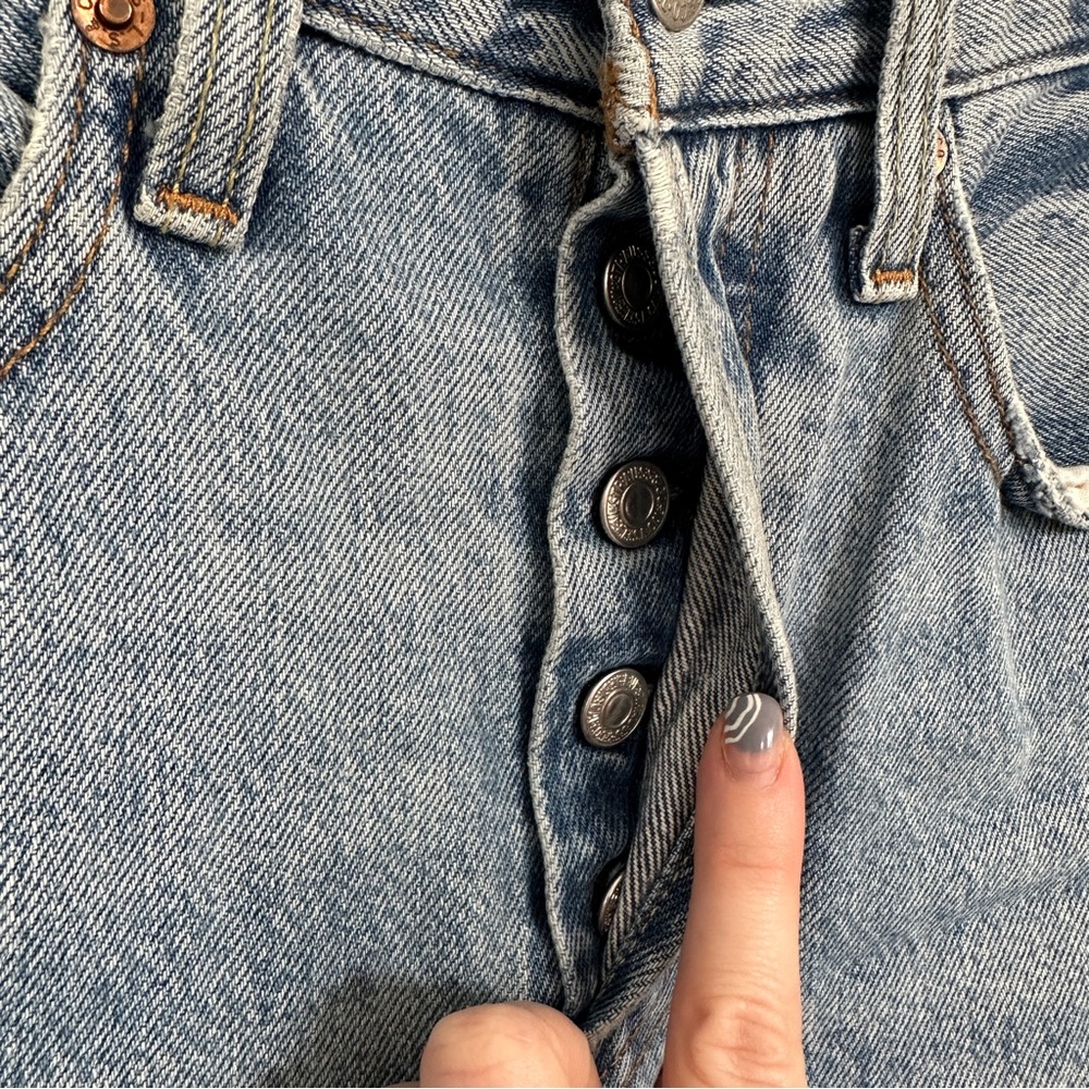 Levi’s • 501 Distressed Cut Off Denim Shorts - Picture 7 of 10
